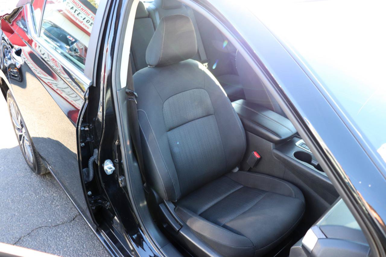 Used 2025 Nissan Altima 2.5 SV AWD/4WD image 14