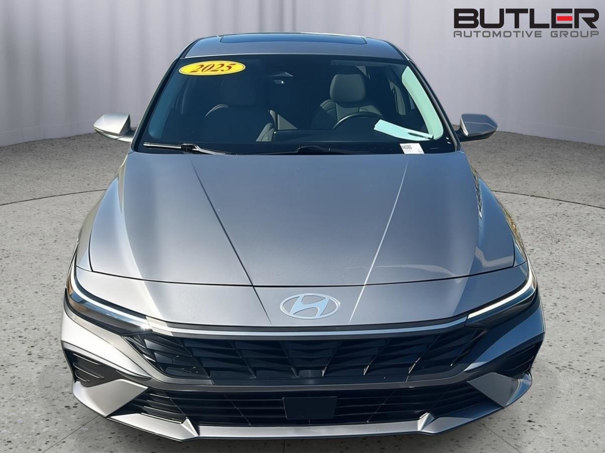 Used 2025 Hyundai Elantra Limited image 8
