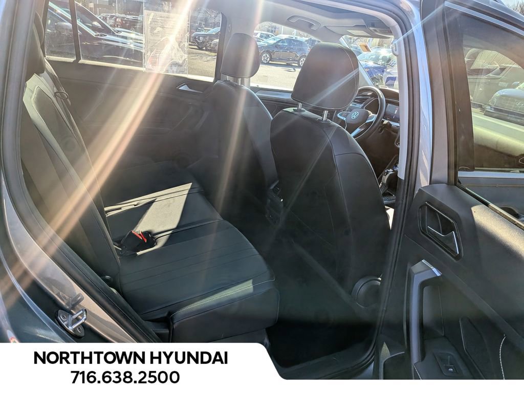 Used 2022 Volkswagen Tiguan SE image 33