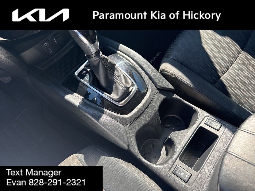 Used 2017 Nissan Rogue SV w/ Sun & Sound Touring Package image 25