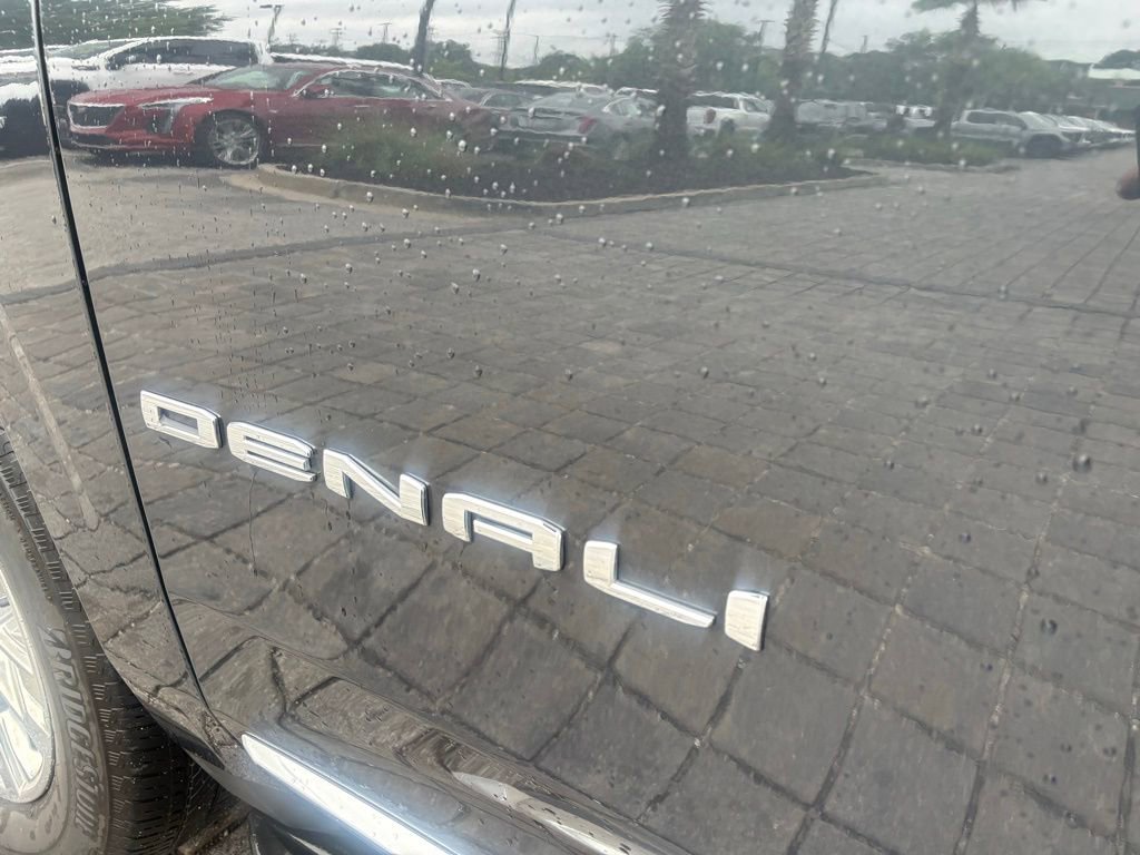 Used 2022 GMC Yukon XL Denali RWD image 11