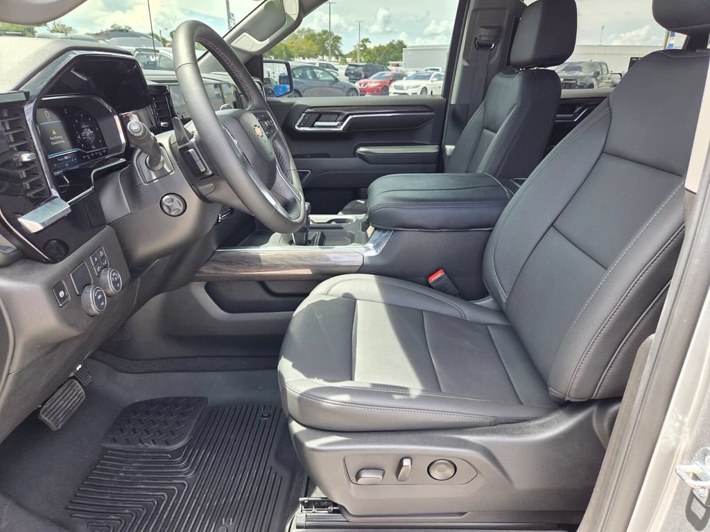 Used 2024 Chevrolet Silverado 1500 LTZ RWD image 5