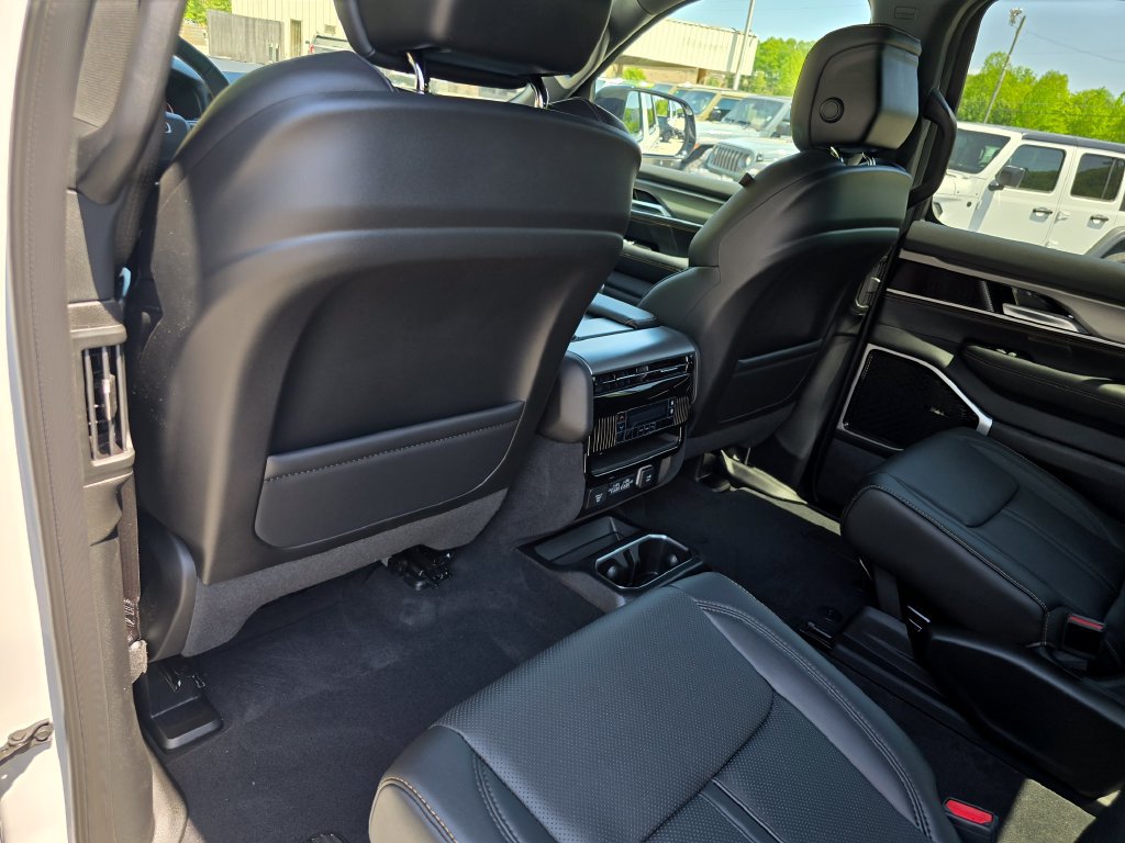 New 2026 Jeep Grand Wagoneer 4WD image 24