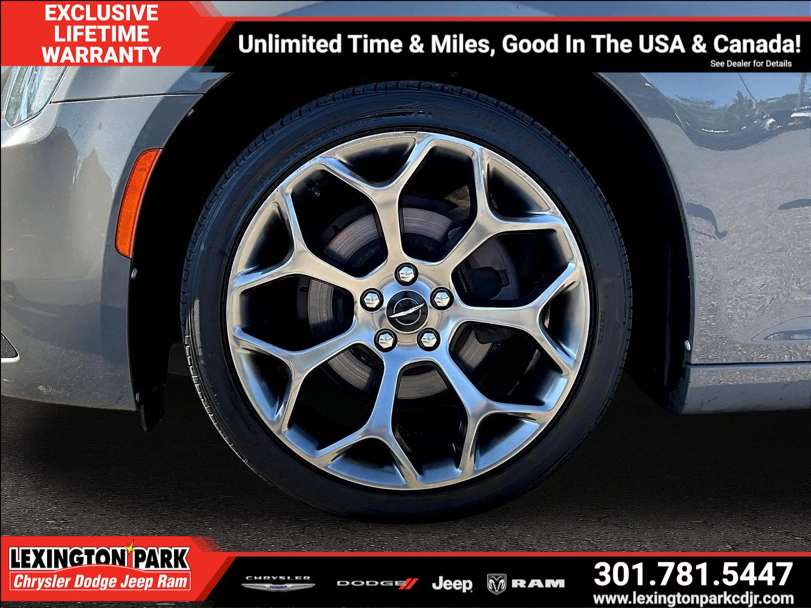 Used 2018 Chrysler 300 S RWD image 32