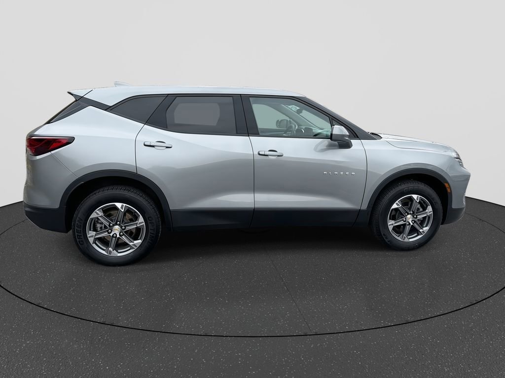 Used 2023 Chevrolet Blazer LT image 9