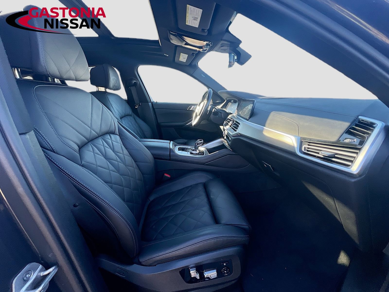 Used 2023 BMW X6 M50i w/ Executive Package image 38