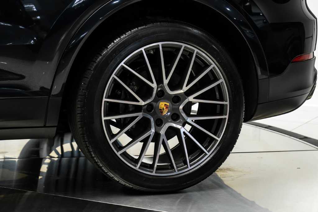 Used 2023 Porsche Cayenne w/ Premium Package AWD/4WD image 61