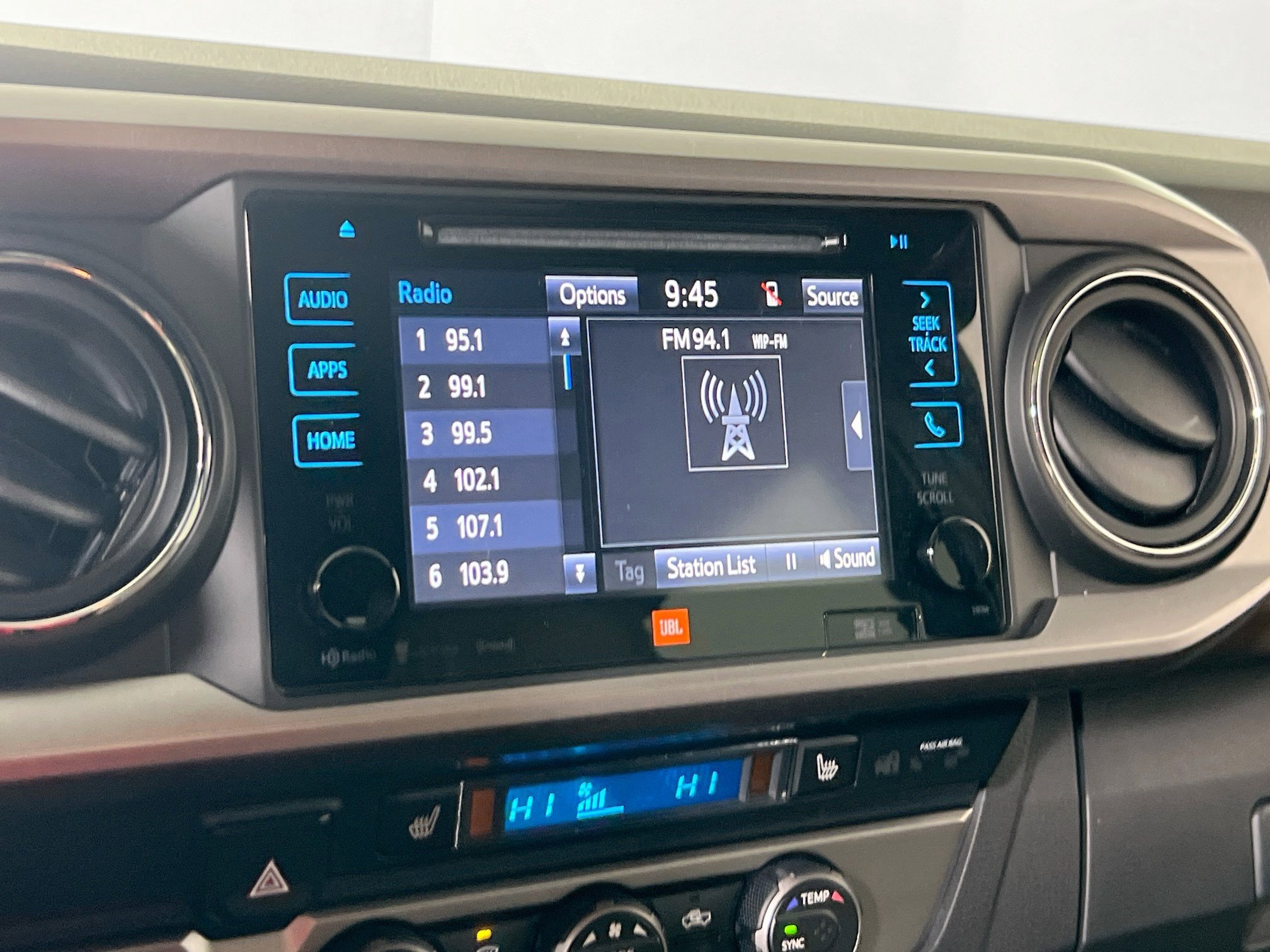 Used 2019 Toyota Tacoma Limited image 15