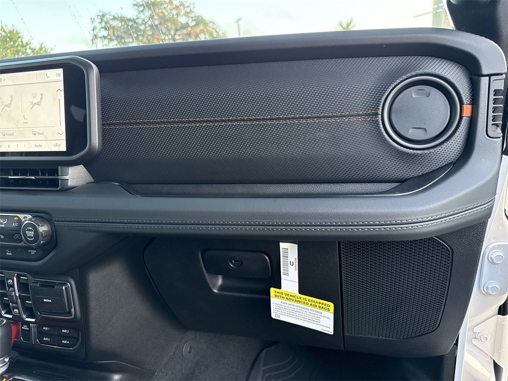 New 2025 Jeep Gladiator Mojave w/ Steel Bumper Group image 29