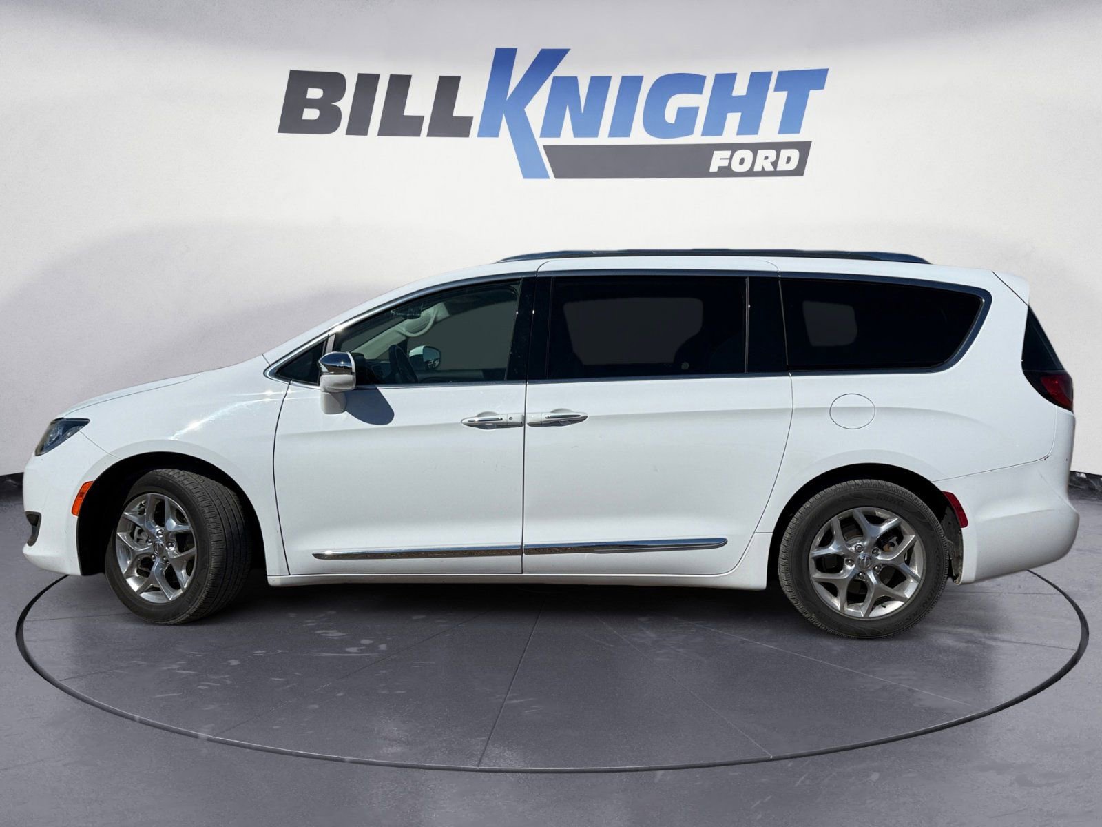 Used 2019 Chrysler Pacifica Limited image 2