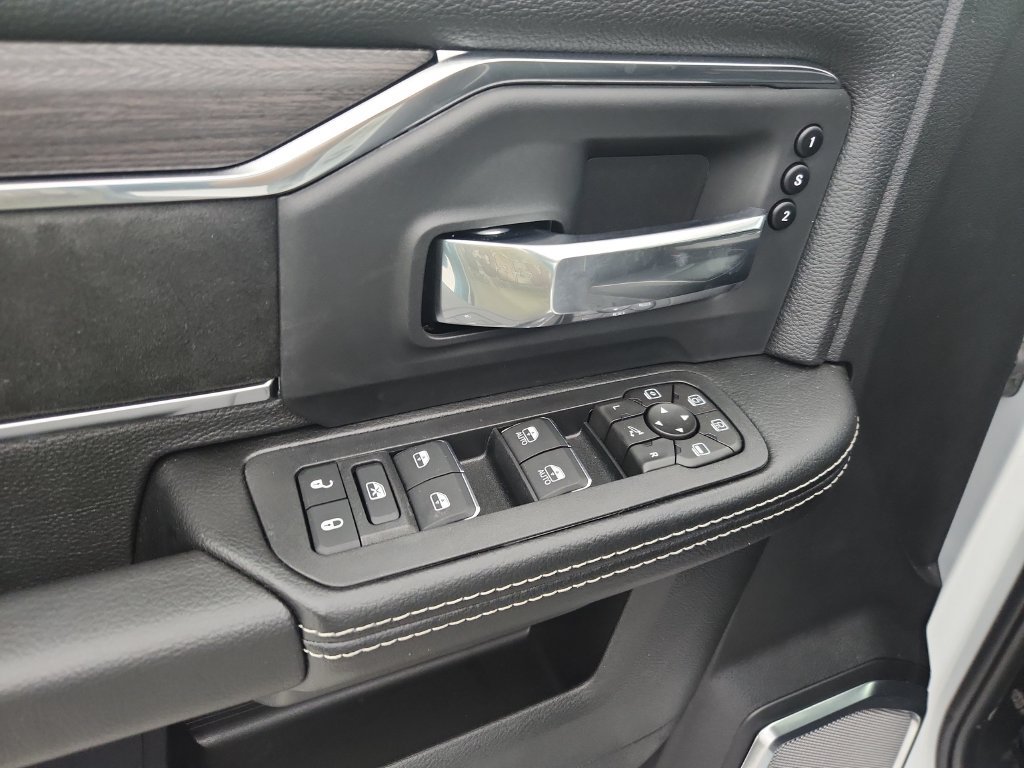 New 2026 RAM 2500 Laramie AWD/4WD image 12