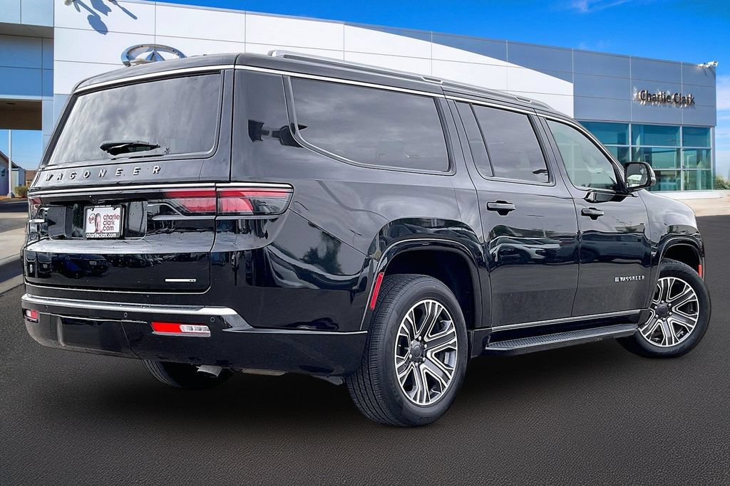 Used 2024 Jeep Wagoneer L Series II w/ Flexible Seating Group AWD/4WD image 2
