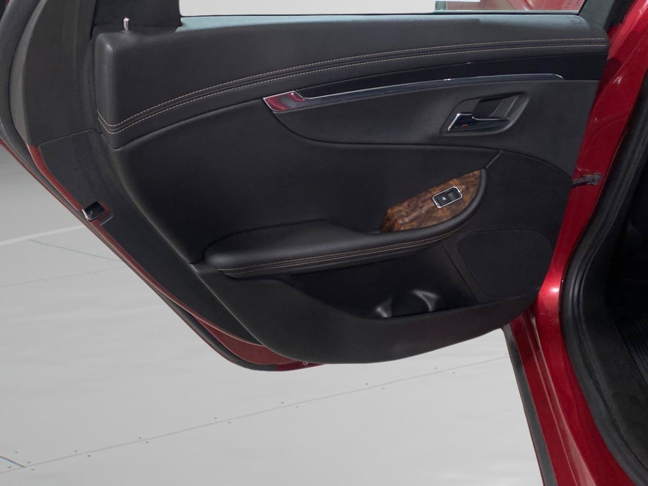 Used 2015 Chevrolet Impala LTZ FWD image 4