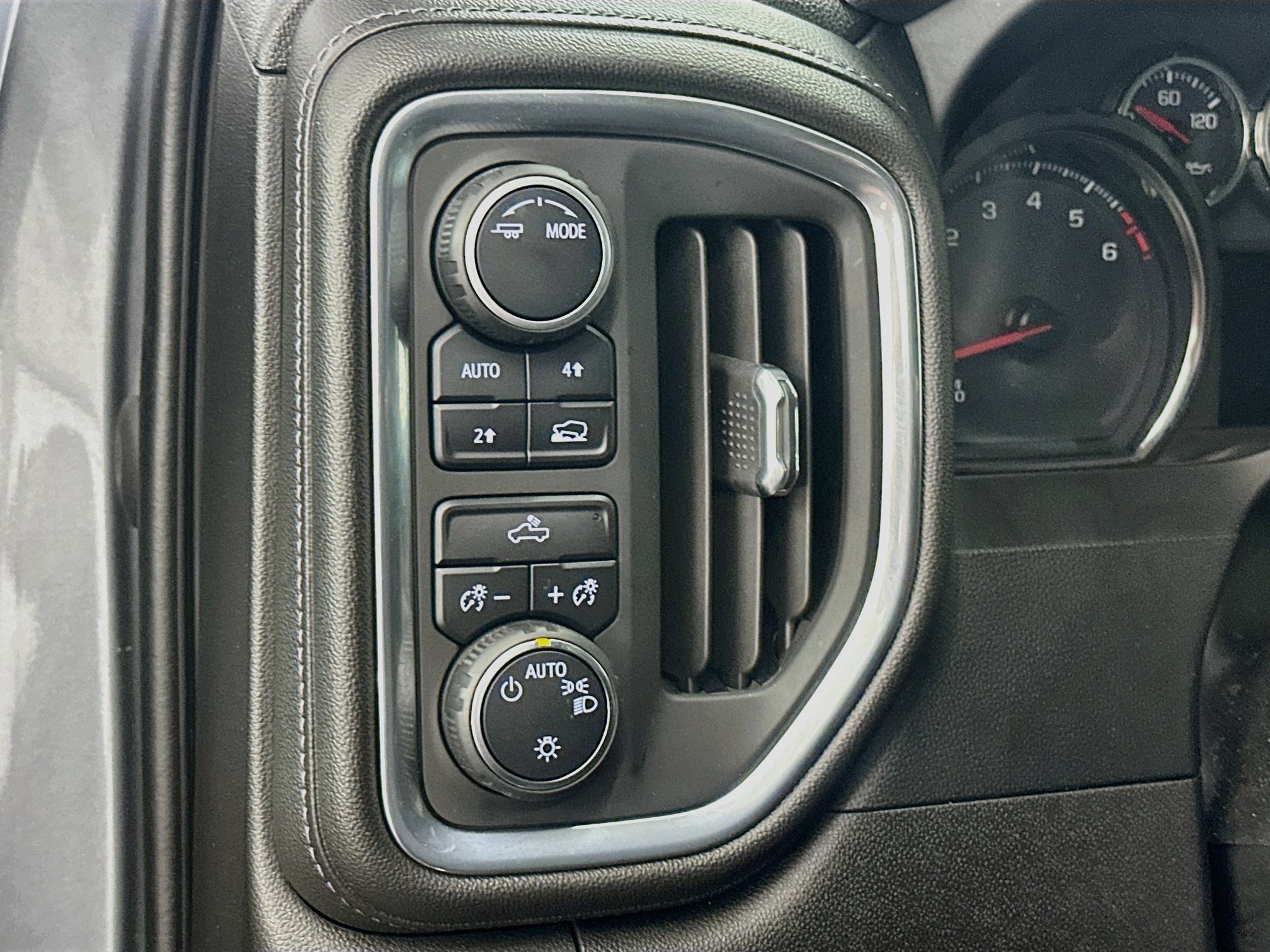 Used 2022 Chevrolet Silverado 1500 LT AWD/4WD image 17