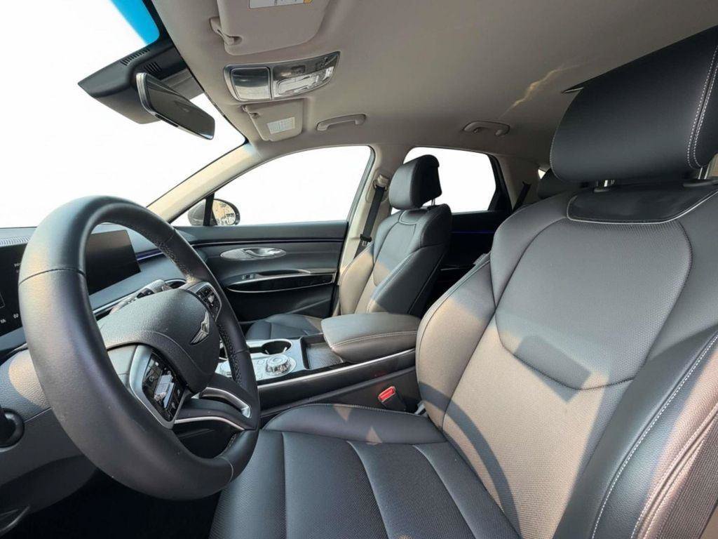 Used 2026 Genesis GV70 2.5T AWD/4WD image 3