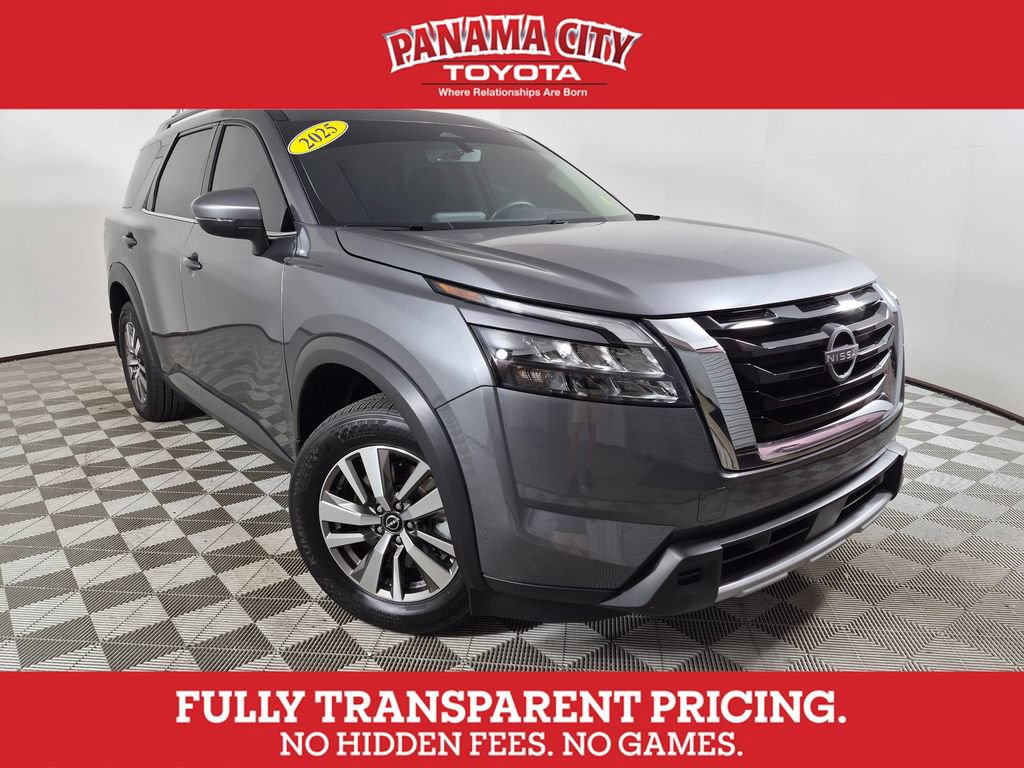 Used 2025 Nissan Pathfinder SL FWD image 1