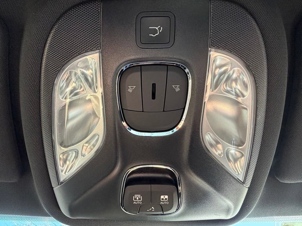 New 2026 Jeep Compass Latitude w/ Sun and Sound Group AWD/4WD image 24