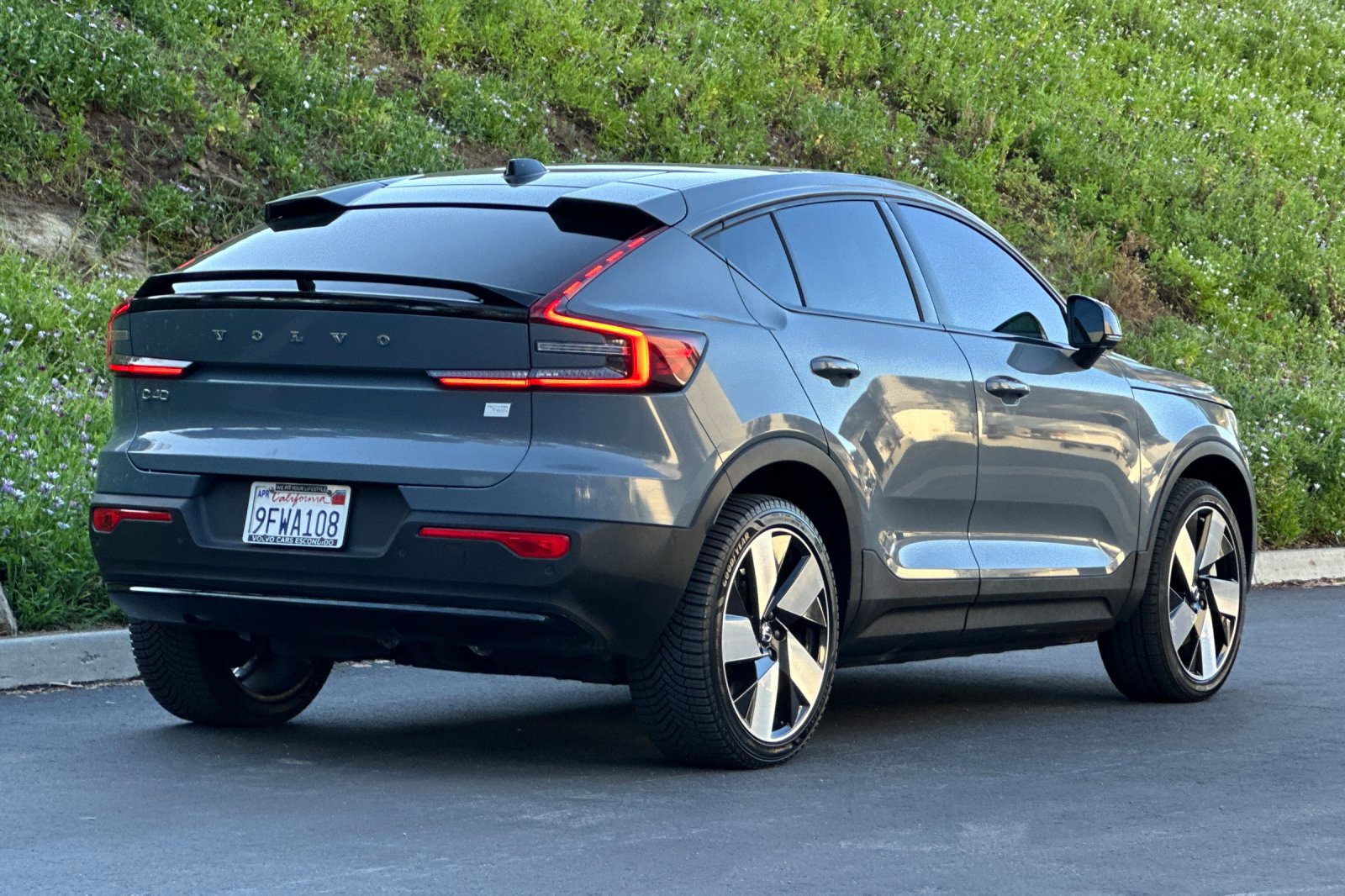 Certified 2023 Volvo C40 P8 Recharge Ultimate image 4