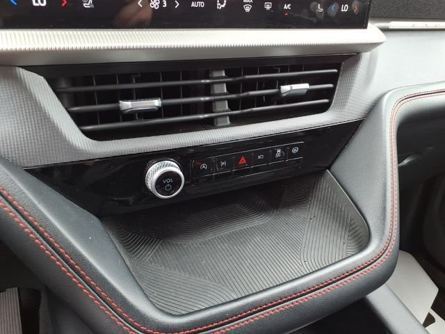 Used 2025 Ford Explorer ST-Line AWD/4WD image 27