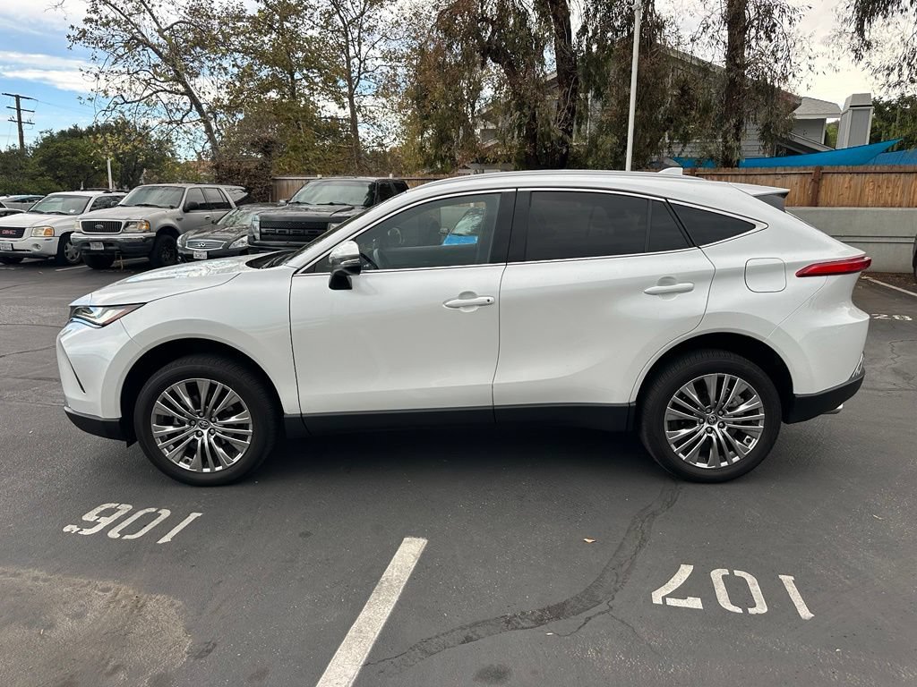 Used 2024 Toyota Venza XLE AWD/4WD image 2