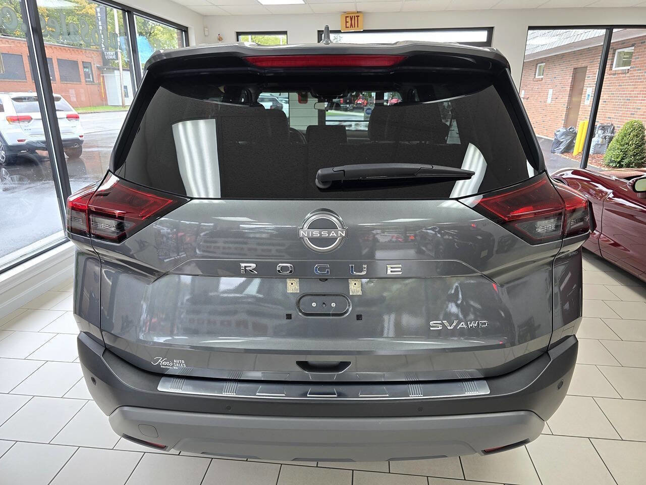 Used 2023 Nissan Rogue SV w/ SV Premium B Package image 9