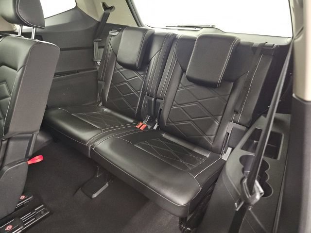 Used 2025 Volkswagen Atlas SE AWD/4WD image 29