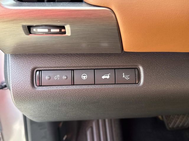 Used 2025 Nissan Pathfinder Platinum w/ Cargo Package image 27