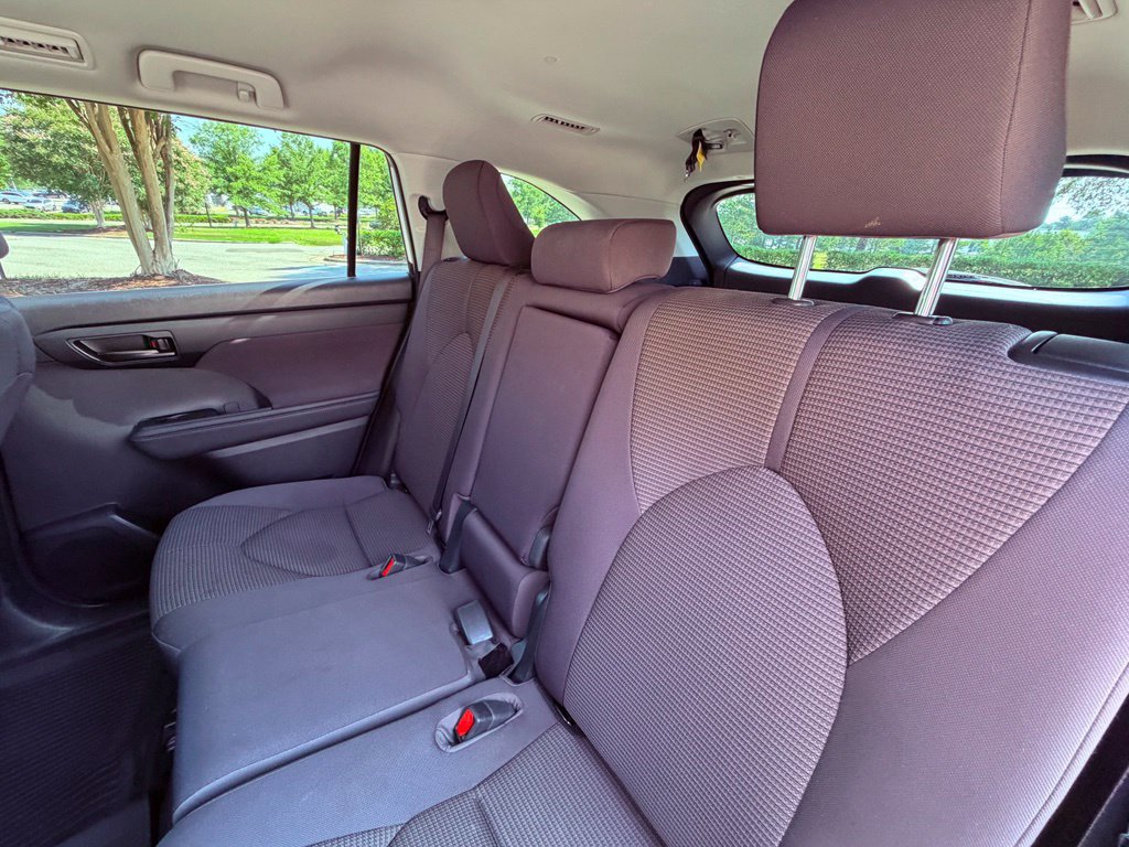 Used 2023 Toyota Highlander LE FWD image 10