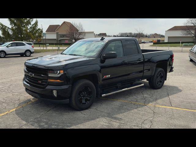 Used 2018 Chevrolet Silverado 1500 LT w/ Midnight Edition AWD/4WD image 30