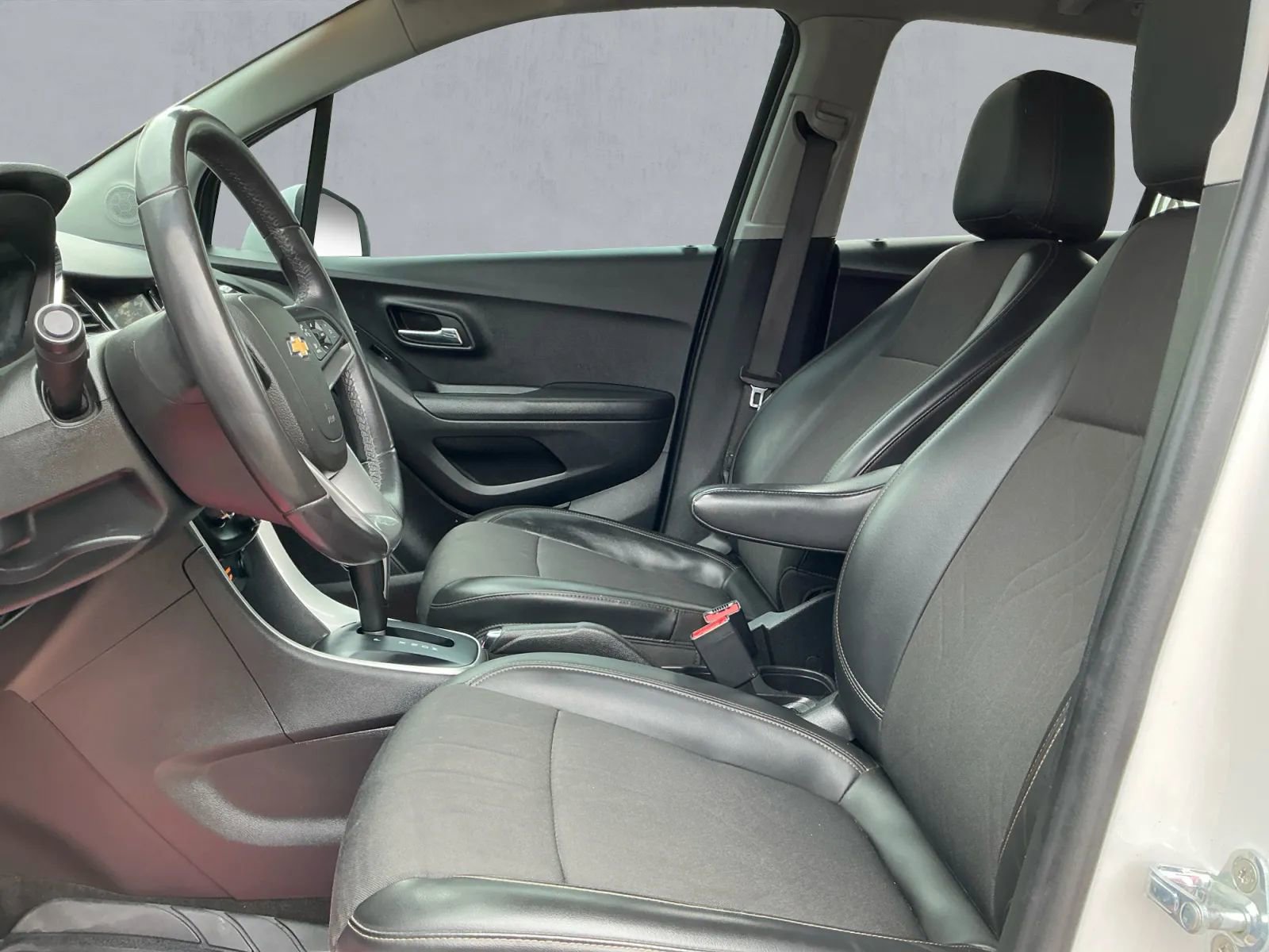 Used 2022 Chevrolet Trax LT w/ Driver Confidence Package image 14