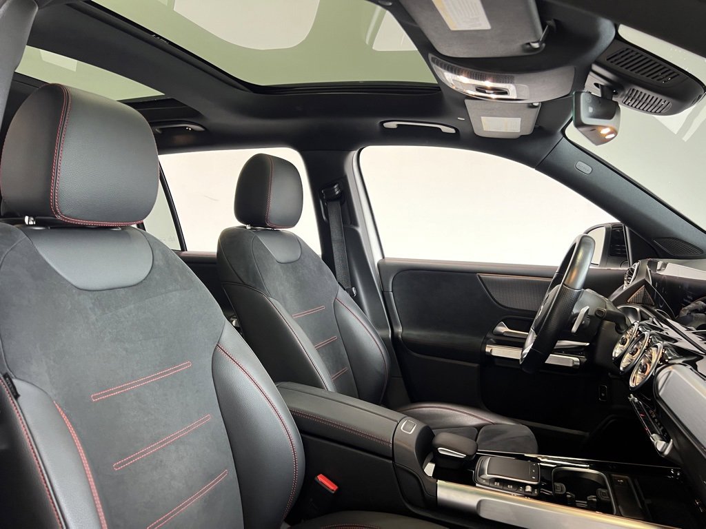 Used 2022 Mercedes-Benz EQB 300 4MATIC image 24