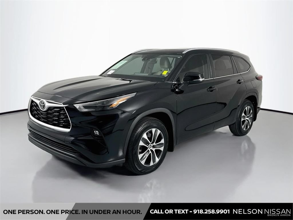 Used 2024 Toyota Highlander XLE