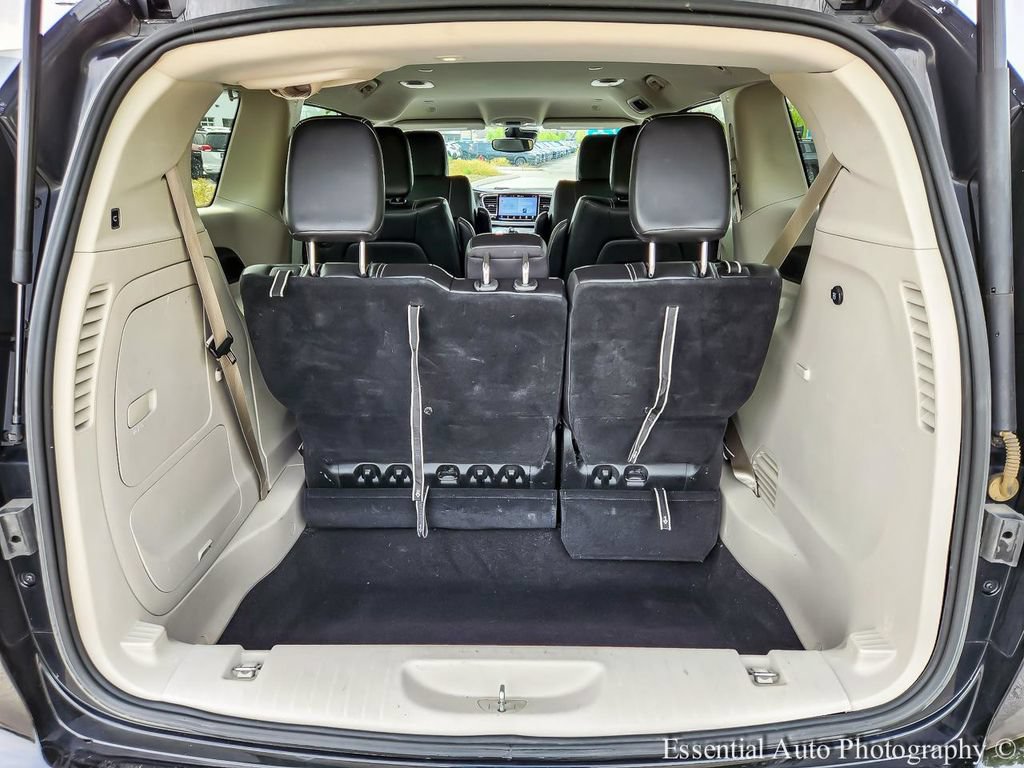 Used 2023 Chrysler Pacifica Touring-L FWD image 24