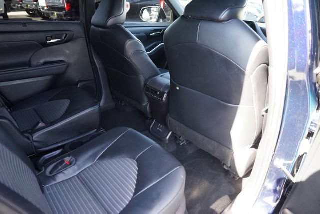Used 2022 Toyota Highlander XSE AWD/4WD image 17