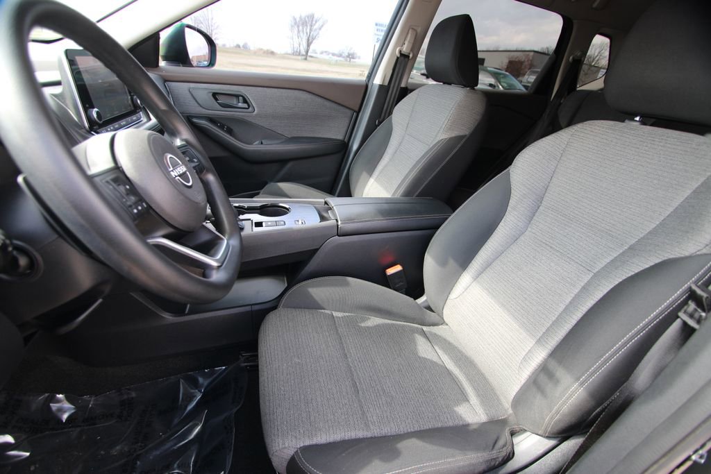 Used 2022 Nissan Rogue S image 6