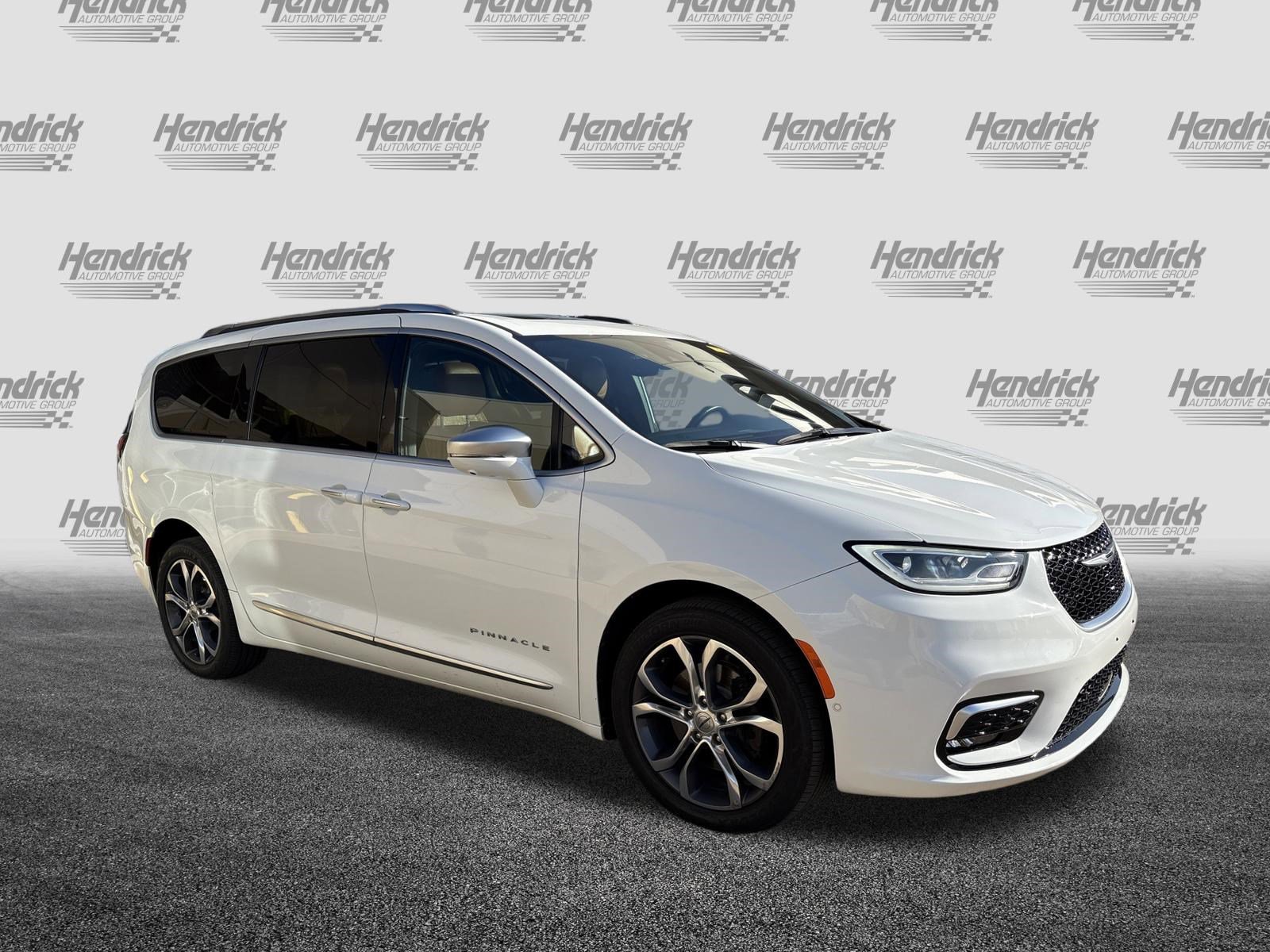 Used 2021 Chrysler Pacifica Pinnacle image 2