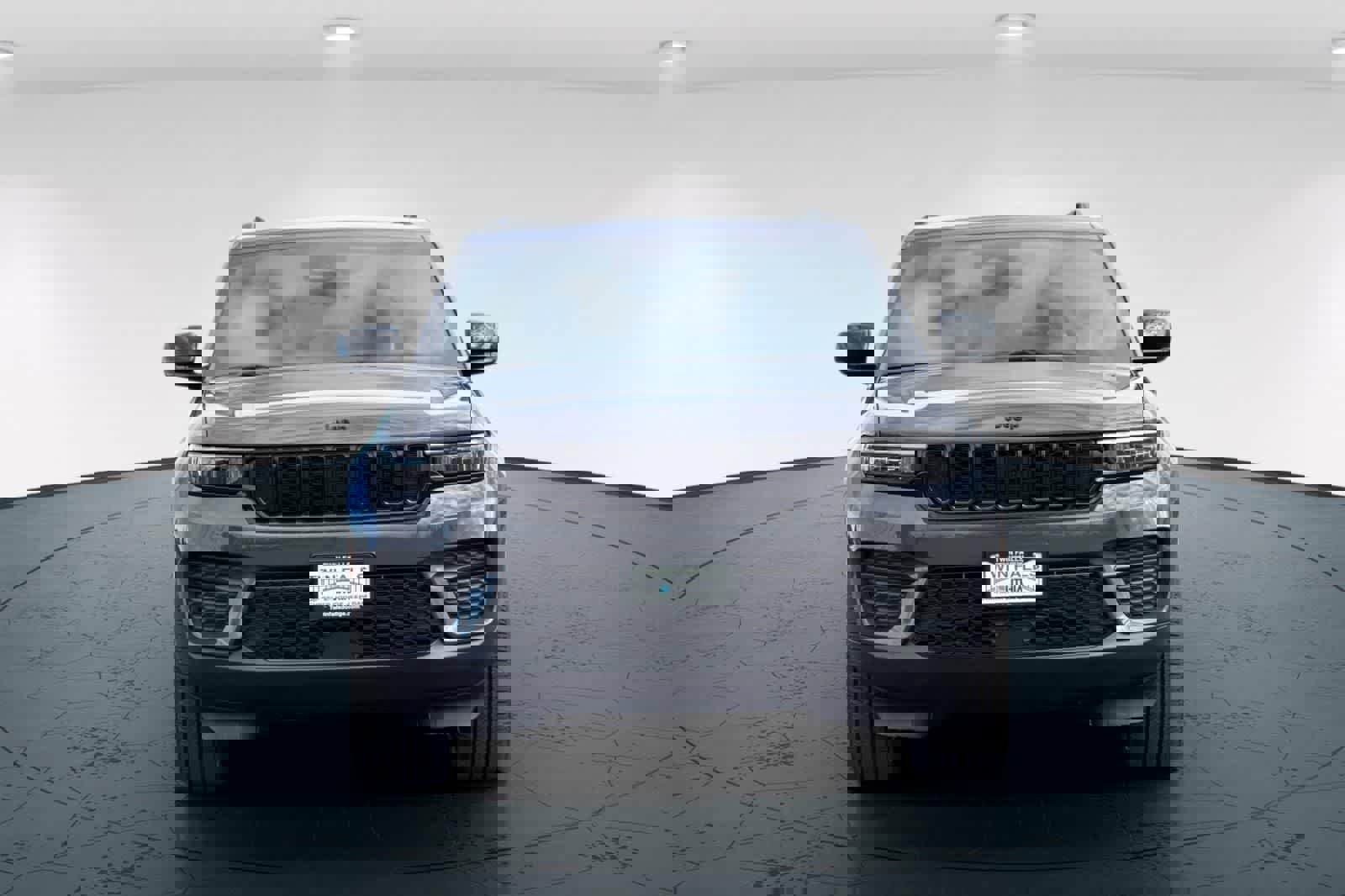 New 2025 Jeep Grand Cherokee Altitude image 10