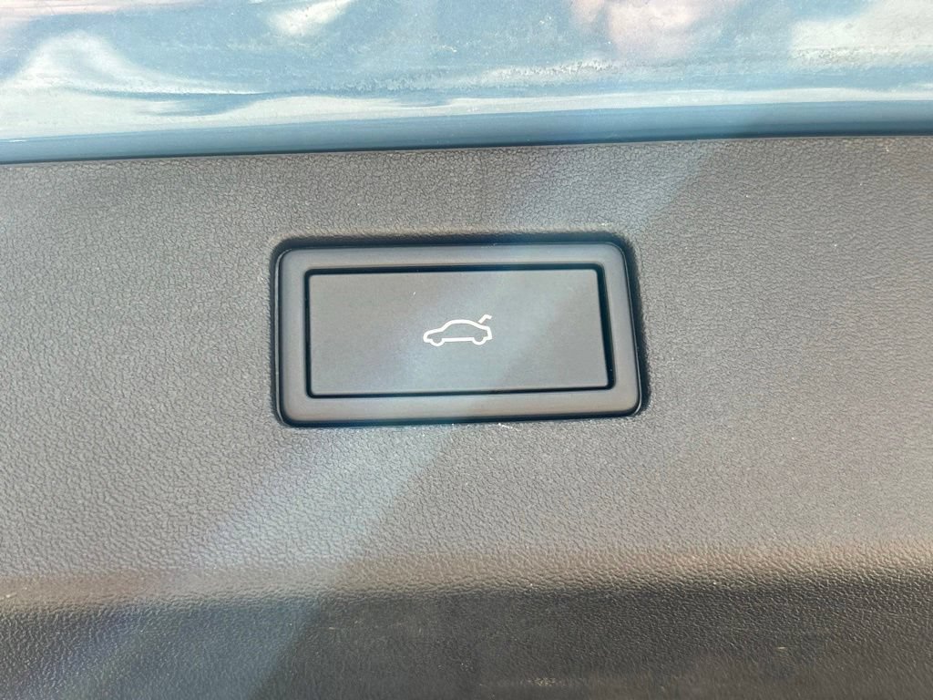 Certified 2025 Volkswagen Tiguan SE R-Line FWD image 54