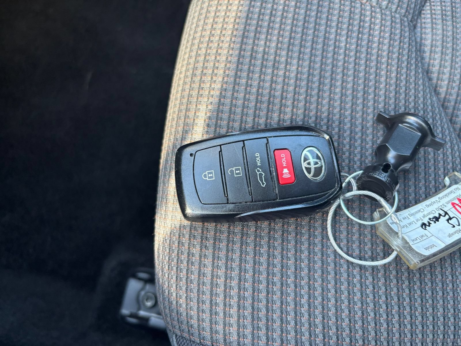 Used 2025 Toyota Highlander LE FWD image 21