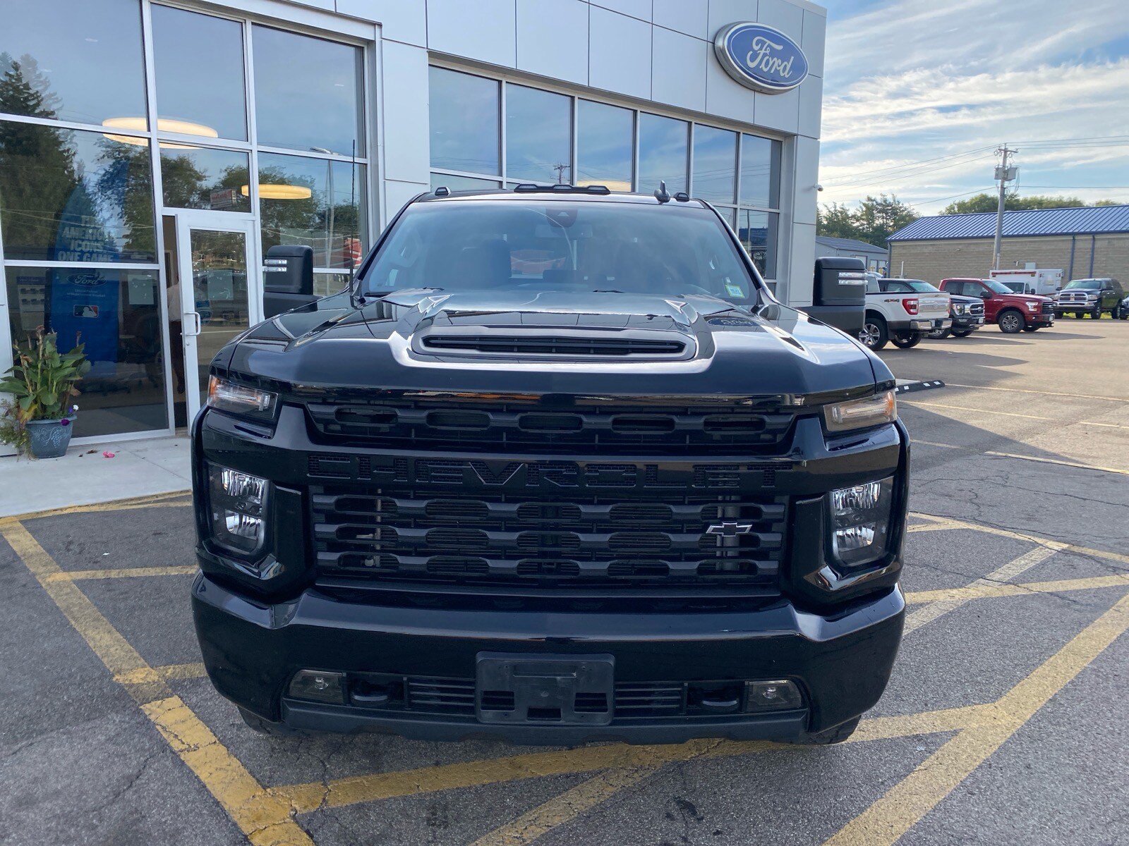 Used 2023 Chevrolet Silverado 2500 Custom w/ Custom Value Package AWD/4WD image 9