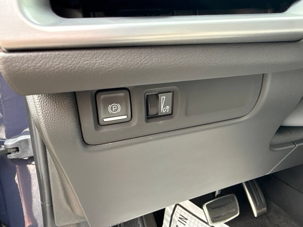 Used 2025 Cadillac XT4 Sport AWD/4WD image 22
