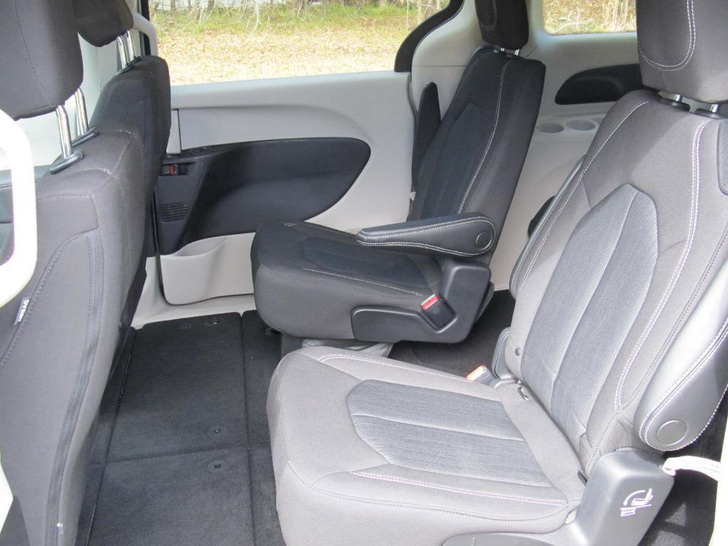 Used 2023 Chrysler Voyager LX image 26