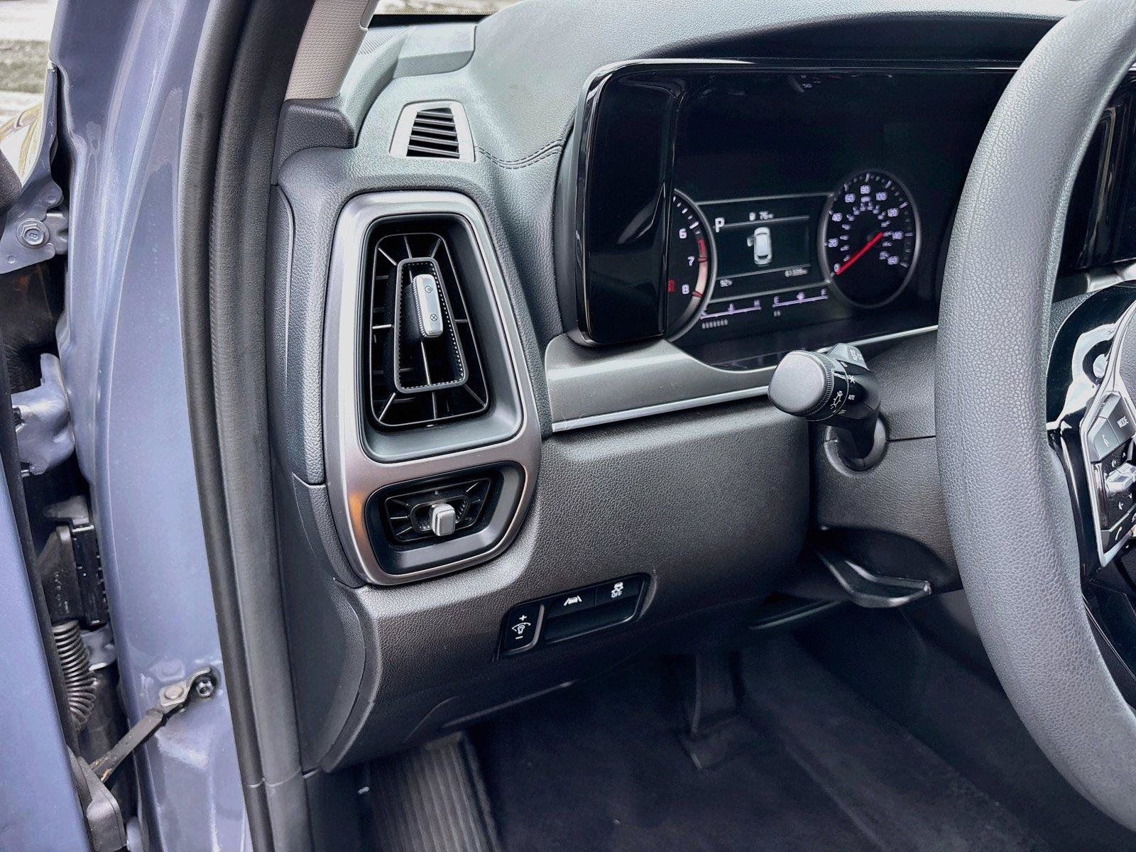 Used 2023 Kia Sorento LX FWD image 11