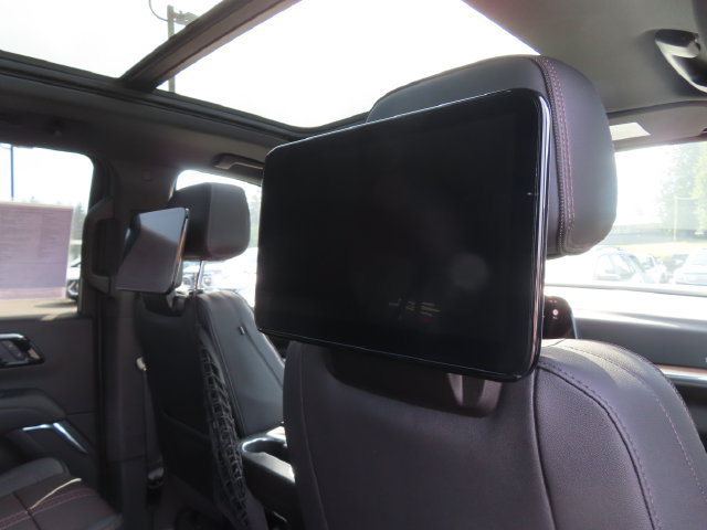 Used 2026 Chevrolet Suburban High Country AWD/4WD image 49