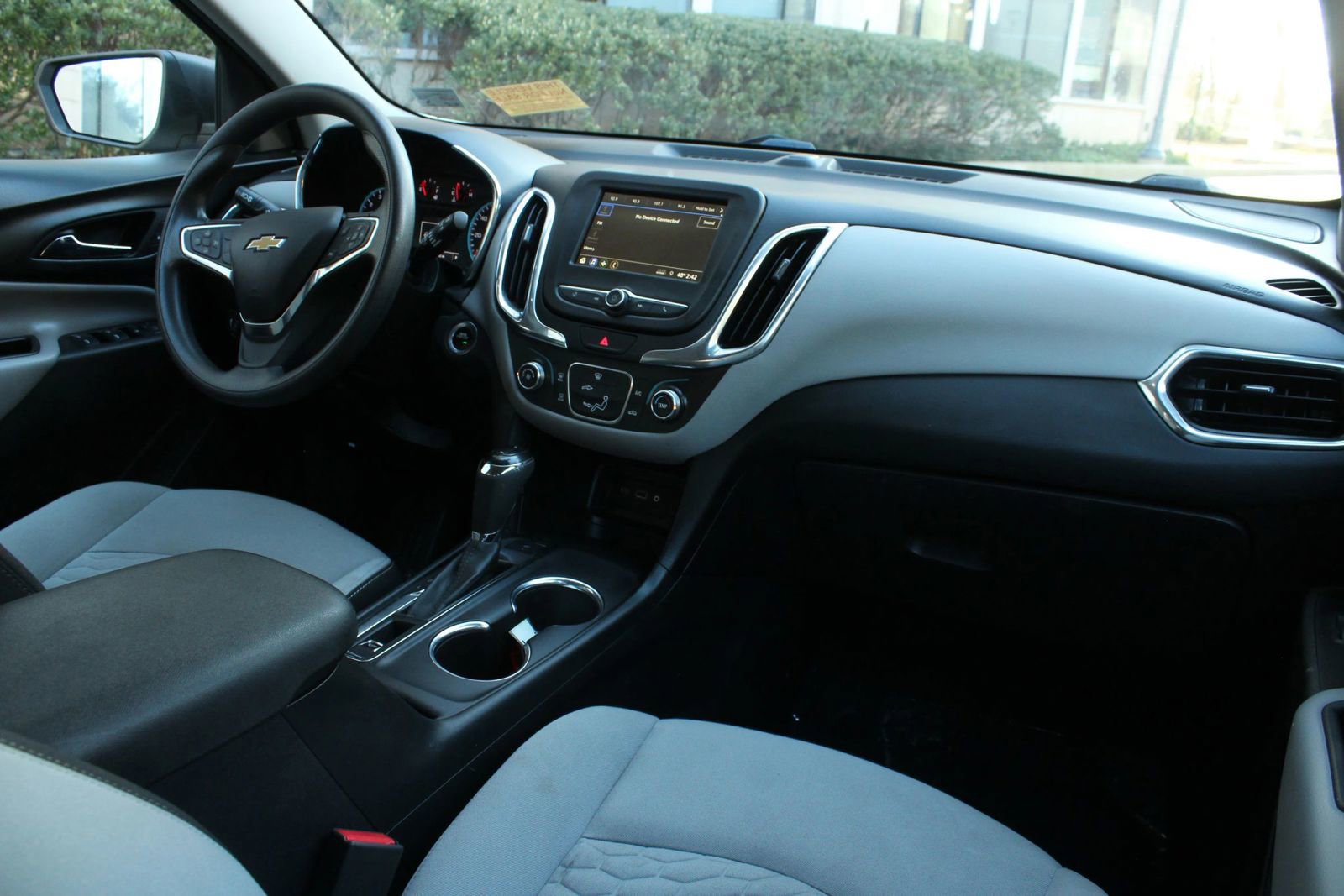 Used 2019 Chevrolet Equinox LS w/ LS Convenience Package AWD/4WD image 17