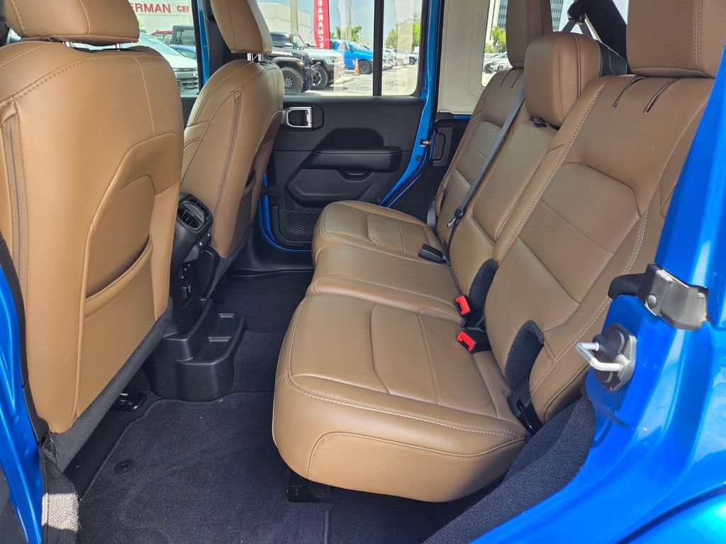 Used 2022 Jeep Wrangler Unlimited Sahara w/ LED Lighting Group AWD/4WD image 8