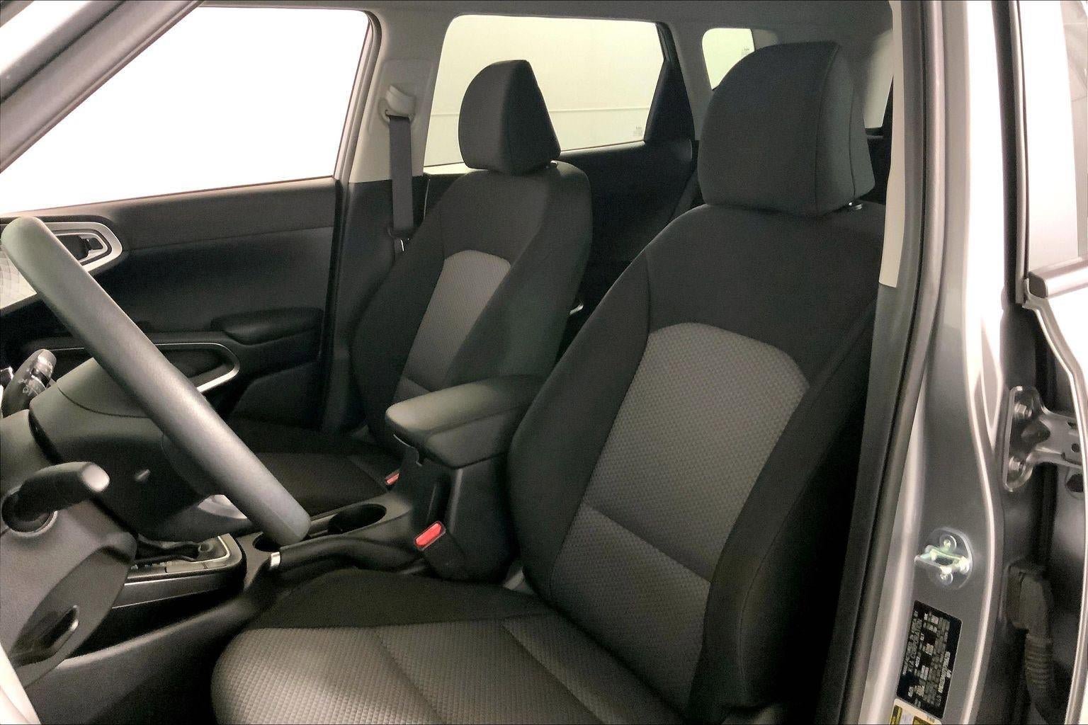 Used 2025 Kia Soul LX image 22