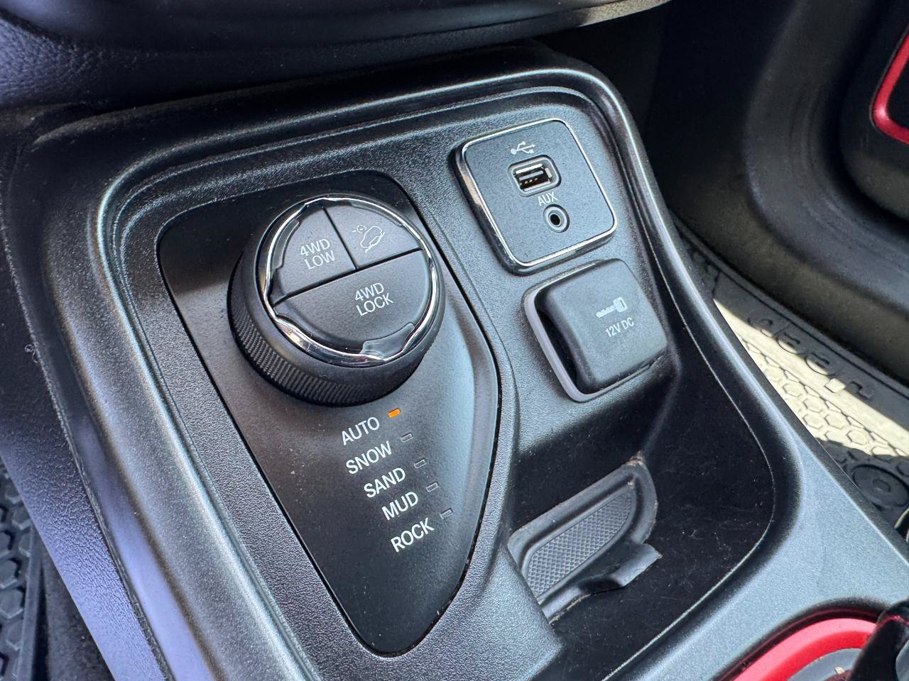 Used 2018 Jeep Compass Trailhawk AWD/4WD image 32