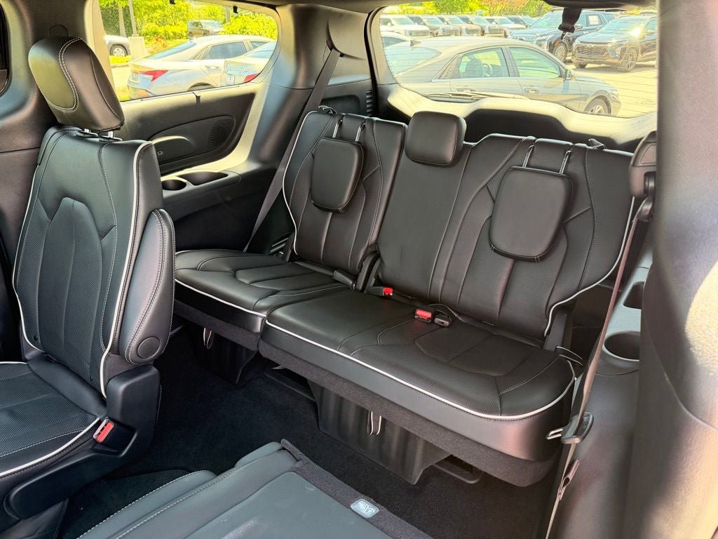 Used 2024 Chrysler Pacifica Limited w/ S Appearance Package AWD/4WD image 35