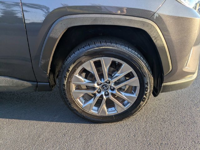 Used 2019 Toyota RAV4 XLE Premium w/ Cold Weather Package FWD image 11